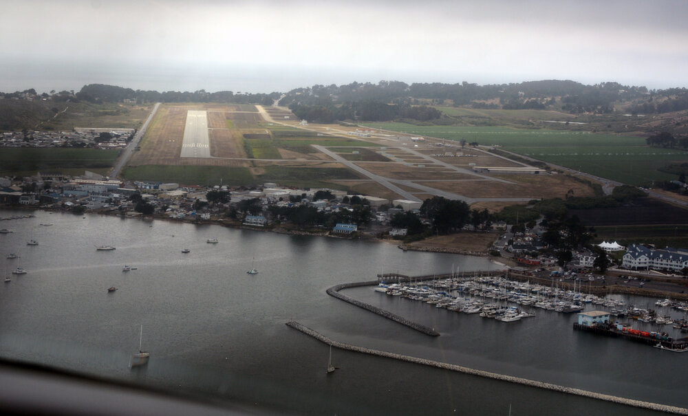 Half_Moon_Bay_airport_by_D_Ramey_Logan (1)